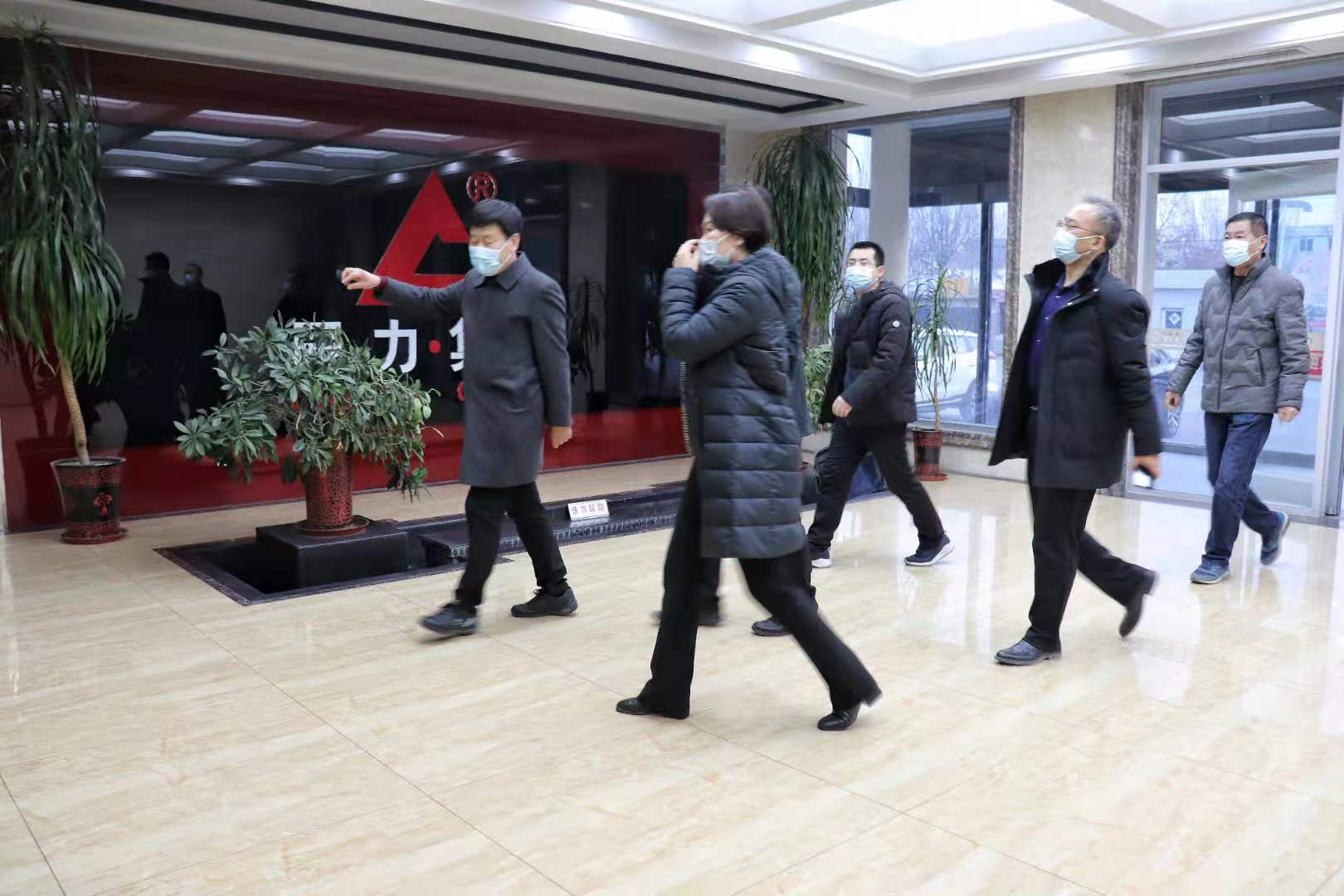 清苑區(qū)常務(wù)副區(qū)長(zhǎng)劉丹、管委會(huì)主任丁磊一行到河北辰力集團(tuán)檢查指導(dǎo)工作。